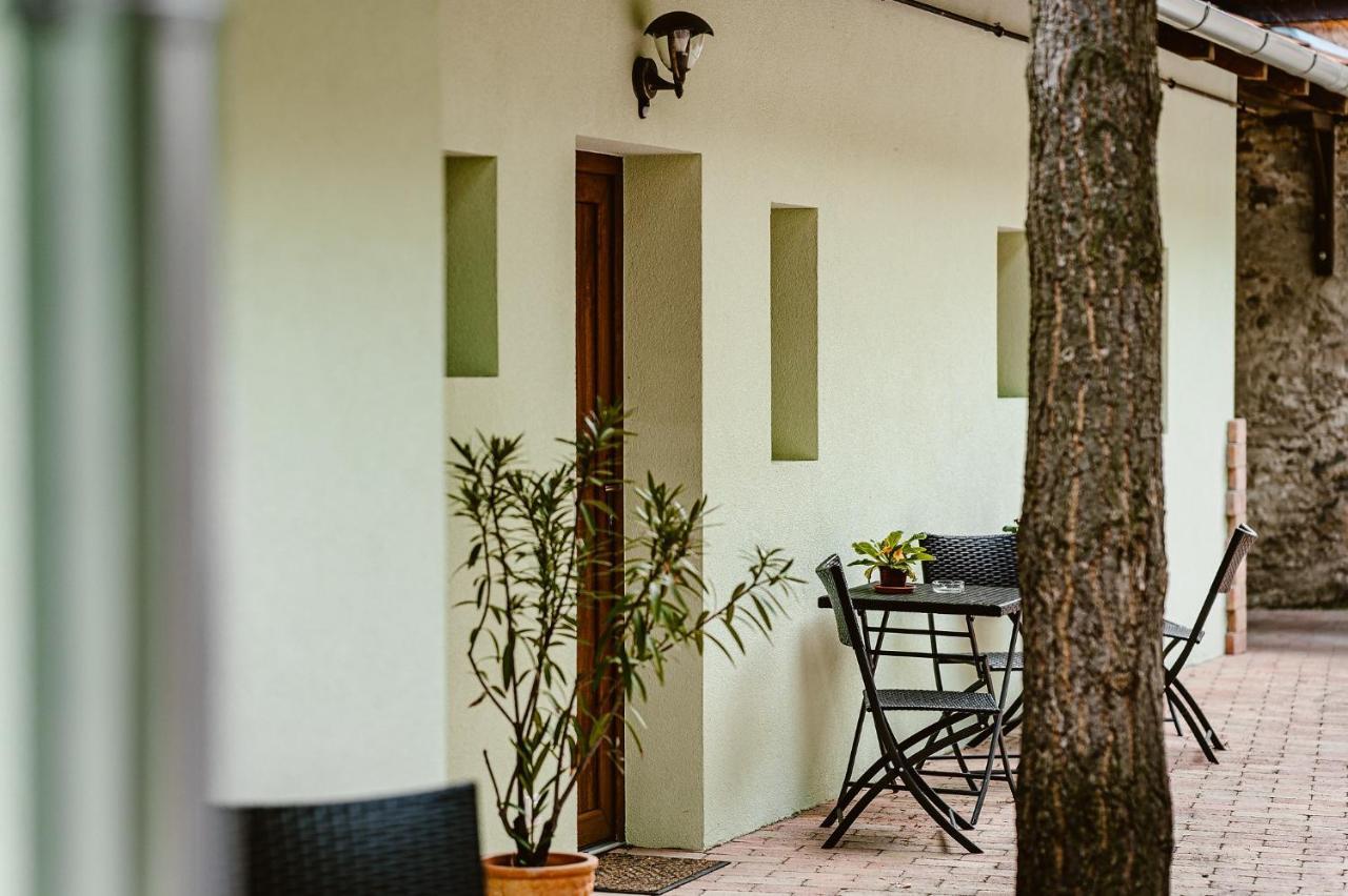 Sziklavendeghaz Aparthotel Veszprem Exterior photo